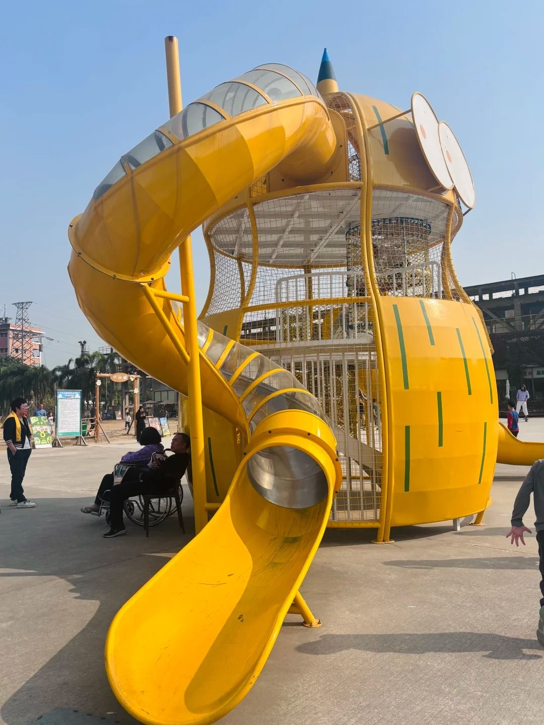 卡通大眼睛小黄虫户外组合滑梯无动力游乐设备产品介绍